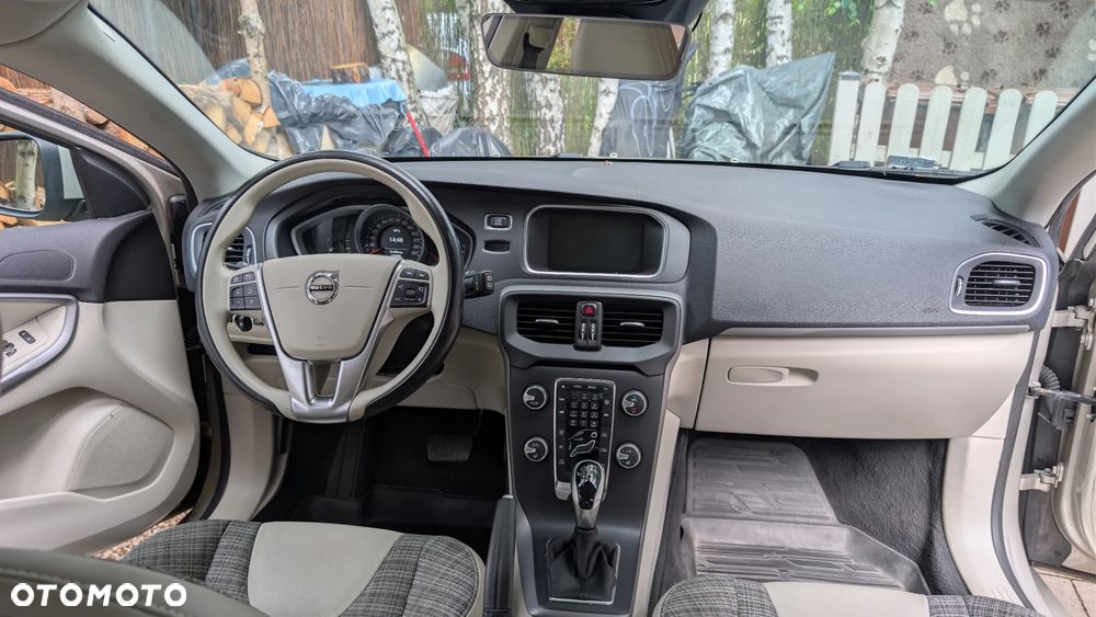 Volvo V40 D2 Drive-E Momentum - 17