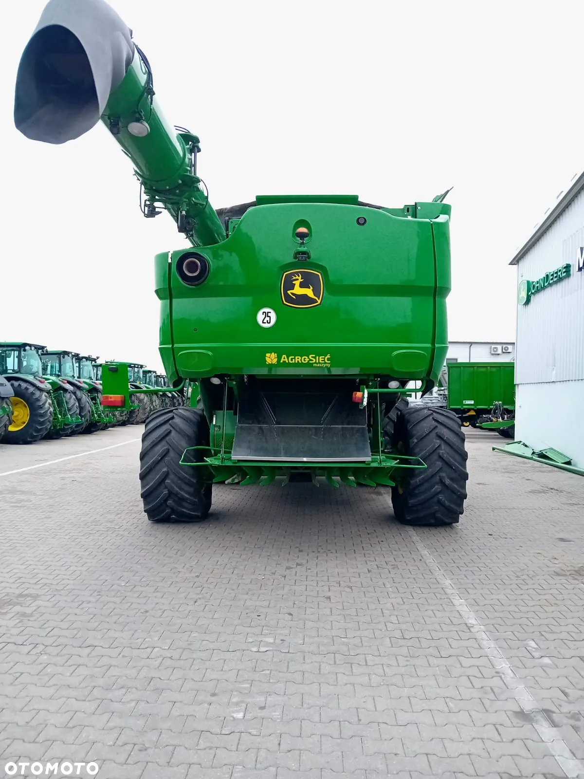 John Deere S790 - 10