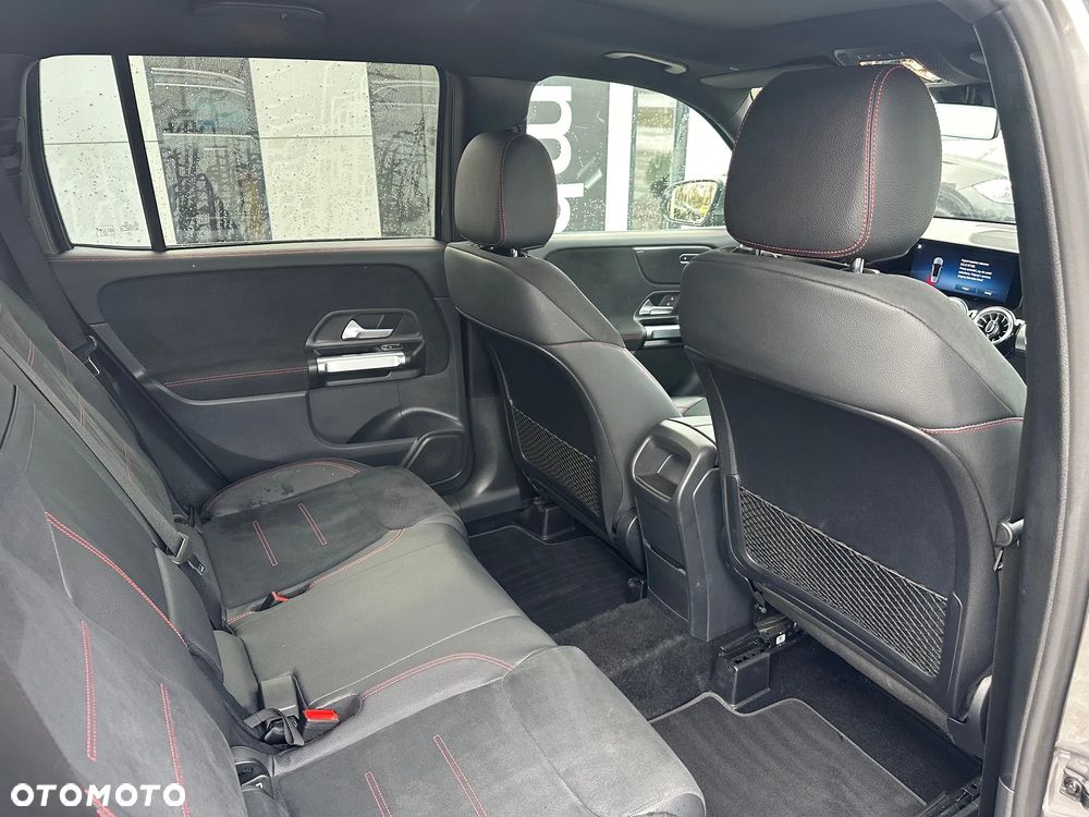 Mercedes-Benz GLB - 11