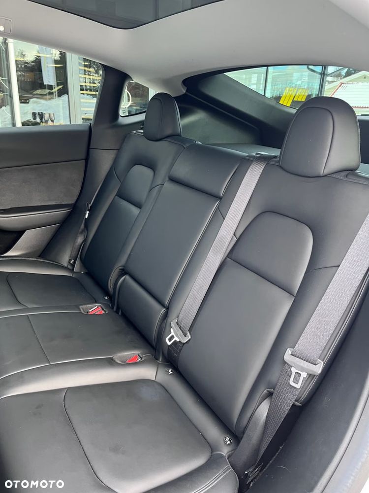 Tesla Model Y Long Range Dual Motor AWD - 10