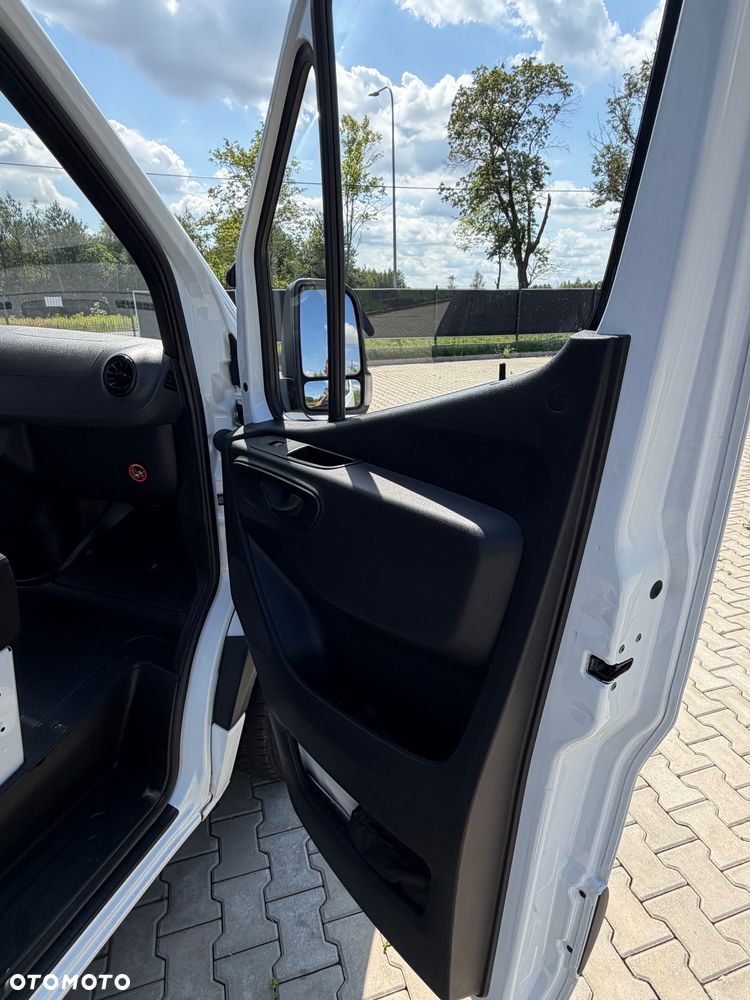 Mercedes-Benz Sprinter - 15