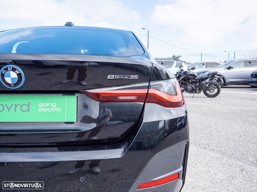 BMW i4 eDrive35 Desportiva M - 13