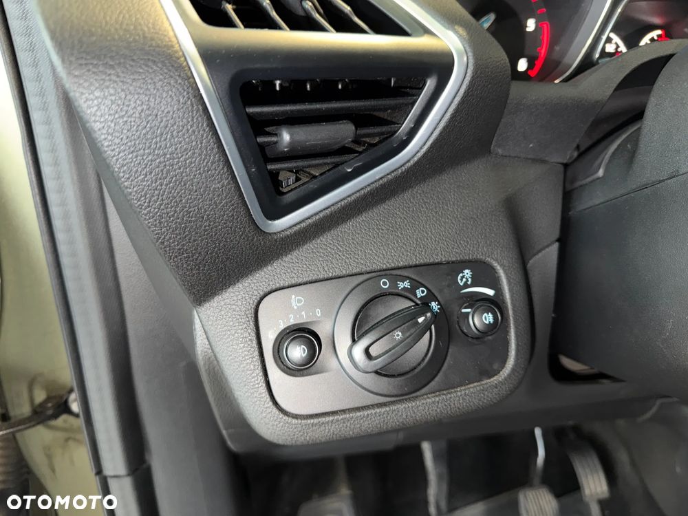 Ford Kuga 2.0 TDCi 2x4 Titanium - 13