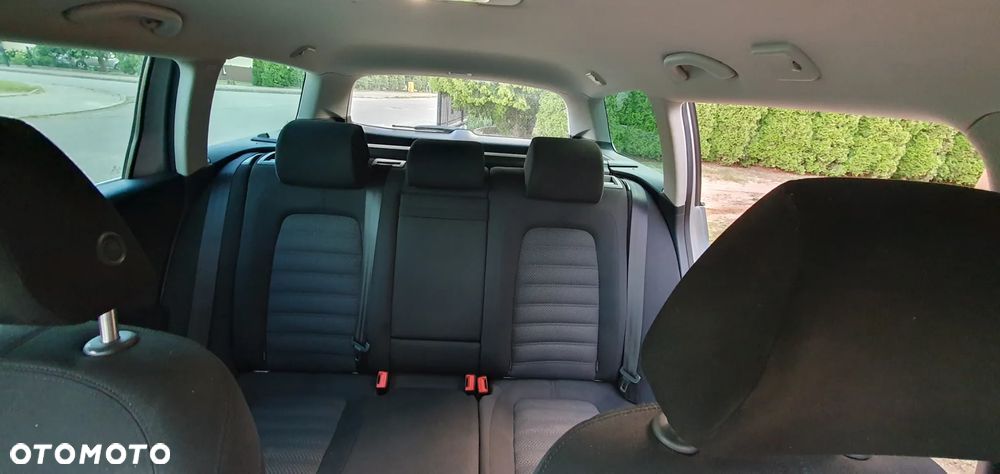 Volkswagen Passat 2.0 TDI DPF Comfortline - 22