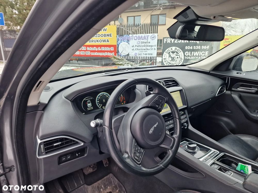 Jaguar F-Pace - 16