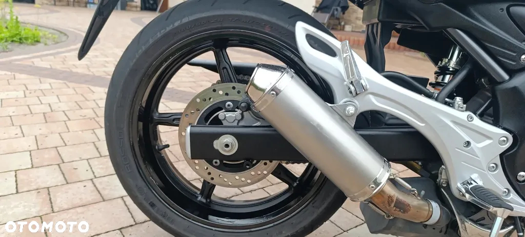 Suzuki GSR - 23