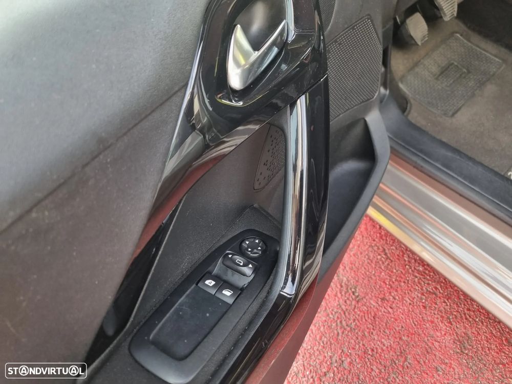 Peugeot 208 1.2 VTi Active - 17