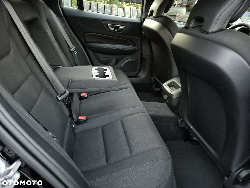 Volvo V60 B4 D Geartronic Momentum Pro - 24