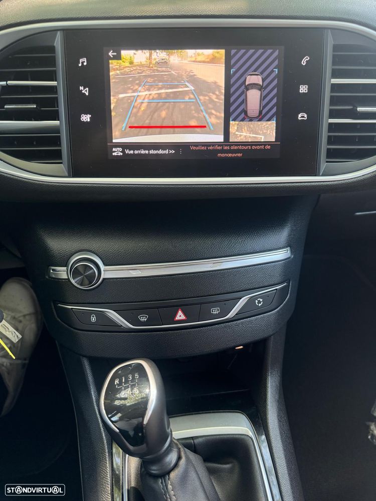 Peugeot 308 1.2 PureTech Style J17 - 16