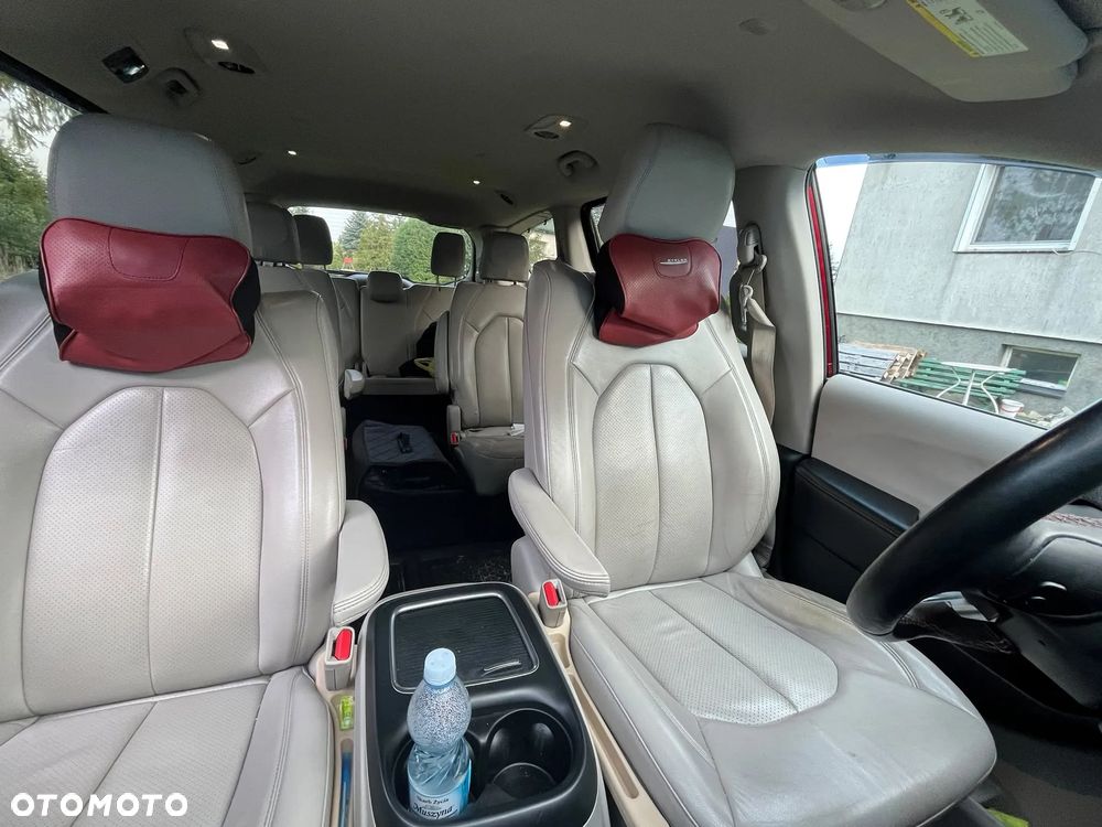 Chrysler Pacifica - 16
