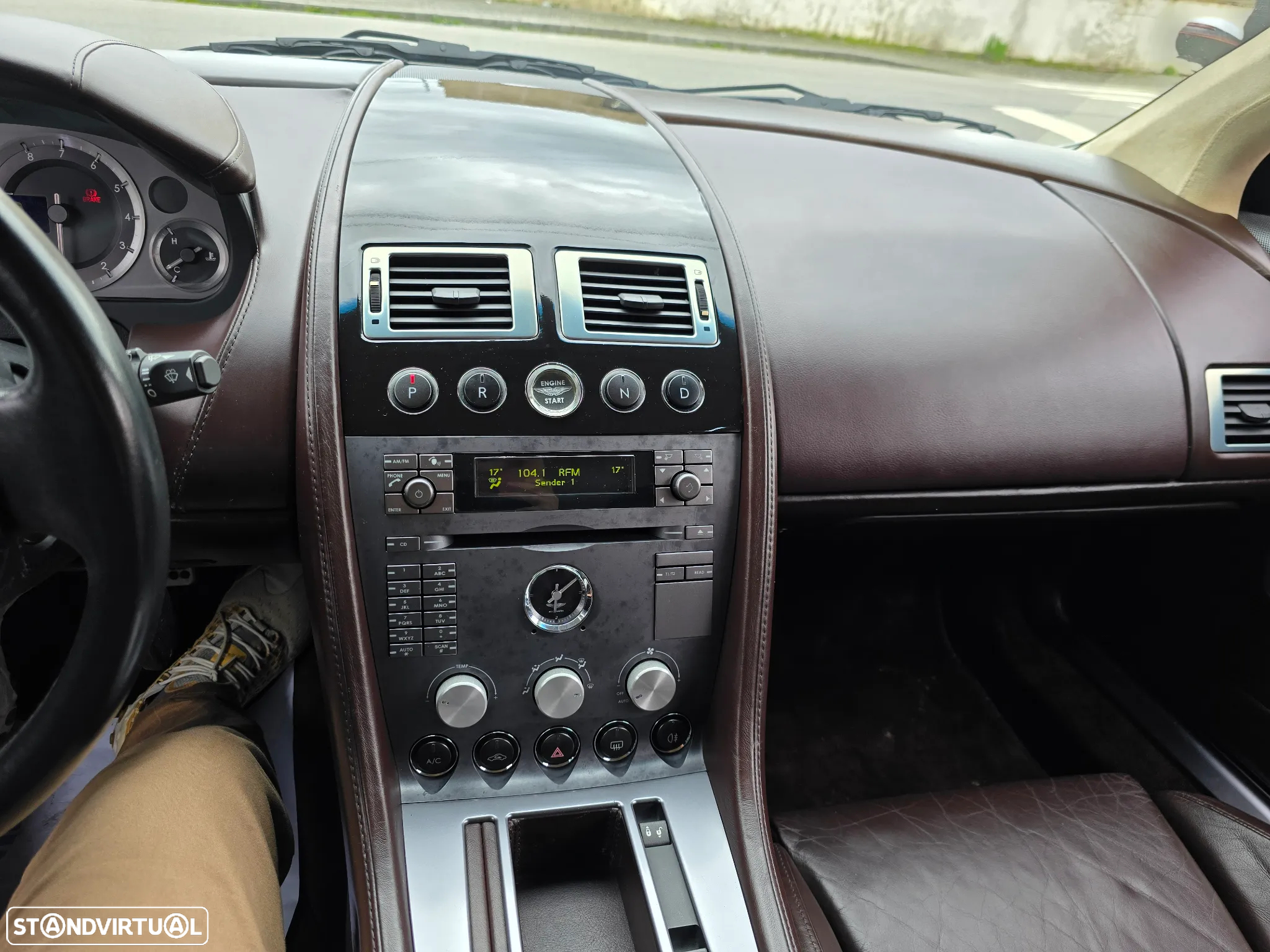 Aston Martin DB9 Coupe - 17