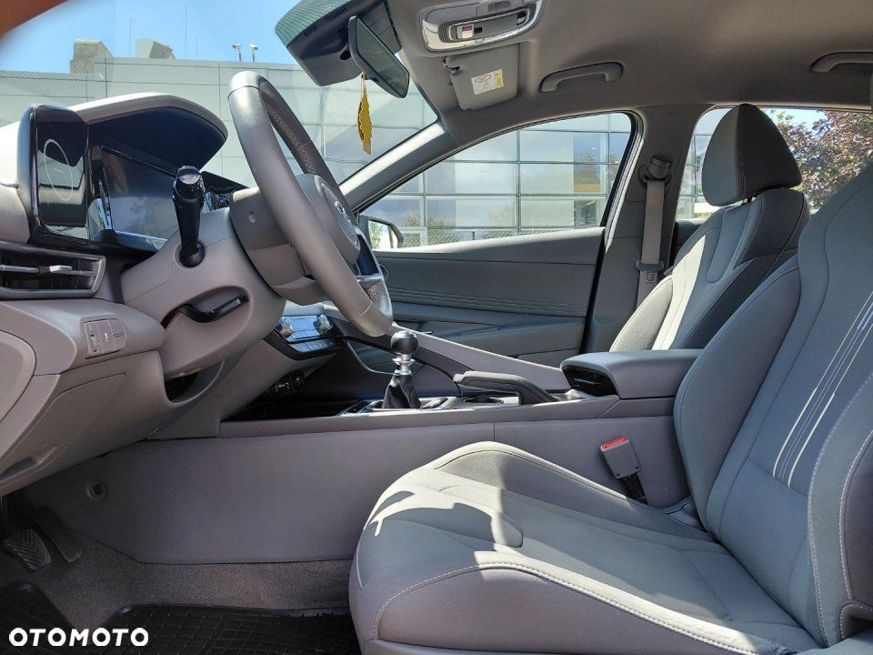 Hyundai Elantra - 13