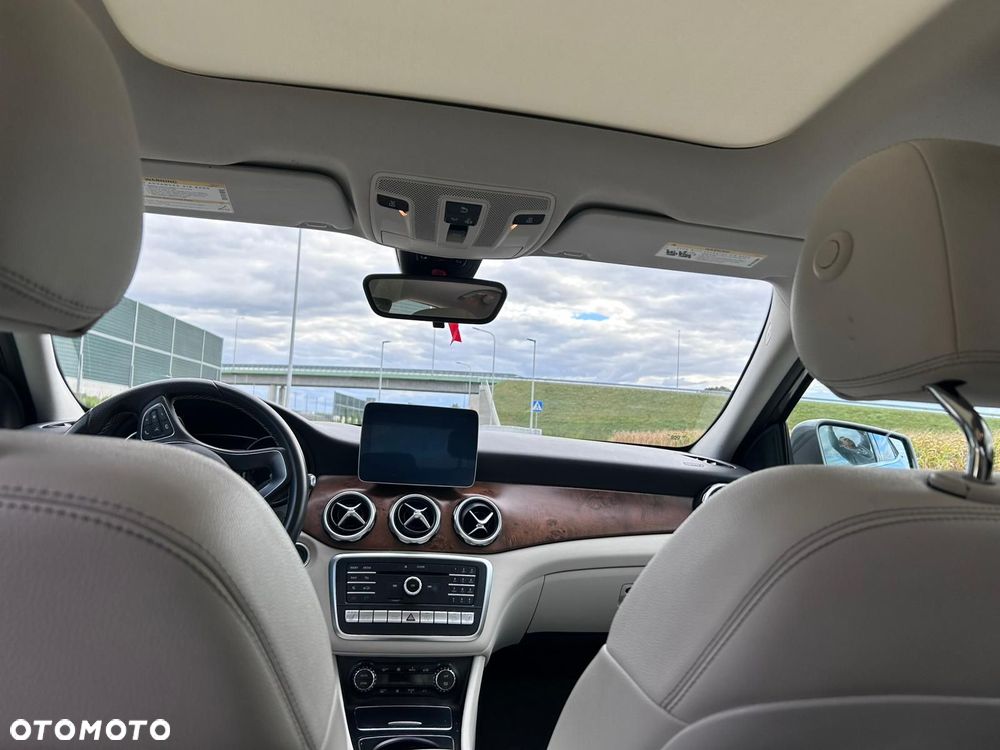 Mercedes-Benz GLA 250 4Matic 7G-DCT UrbanStyle Edition - 20