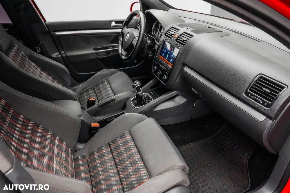Volkswagen Golf 2.0 FSI GTI - 13