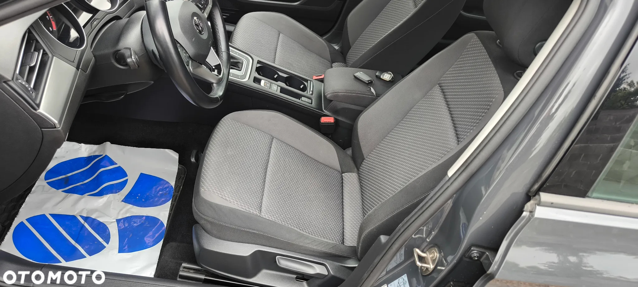 Volkswagen Passat - 12