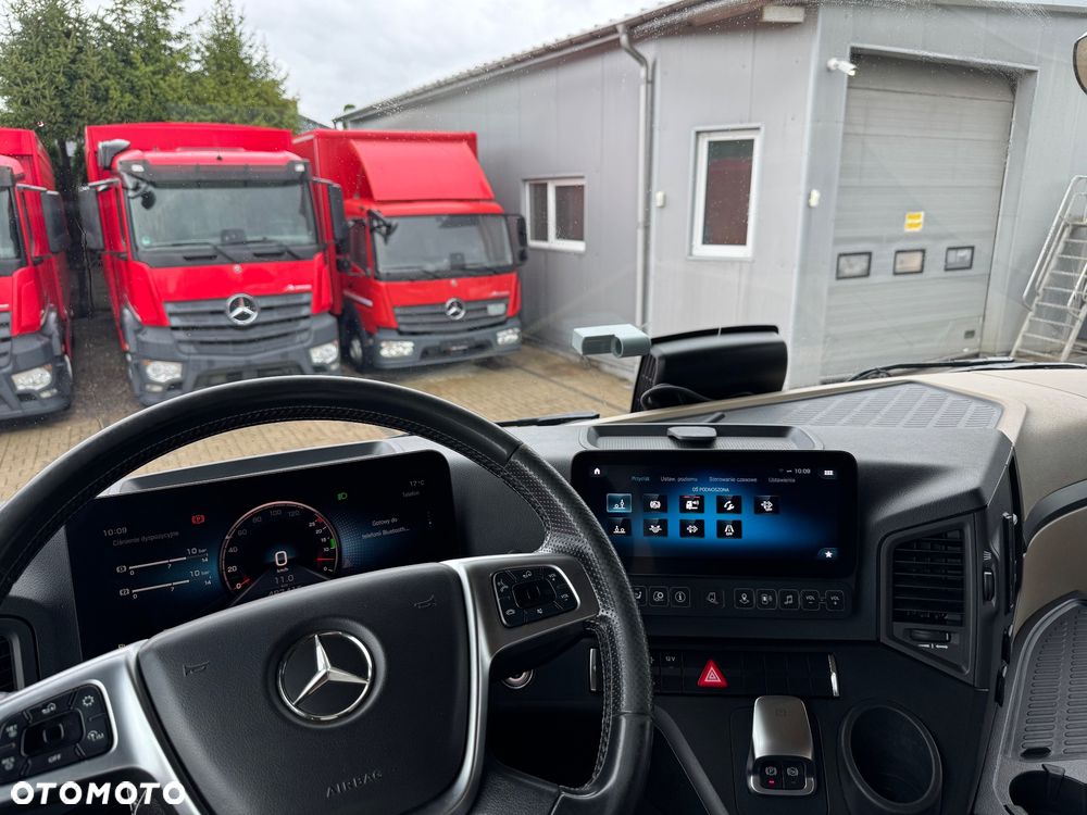 Mercedes-Benz - 25