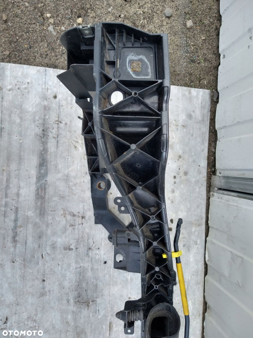 FORD FOCUS MK3 OKULAR PAS PRZEDNI PRZÓD WZMOCNIENIE ZAMEK MASKI BM518327AA - 9