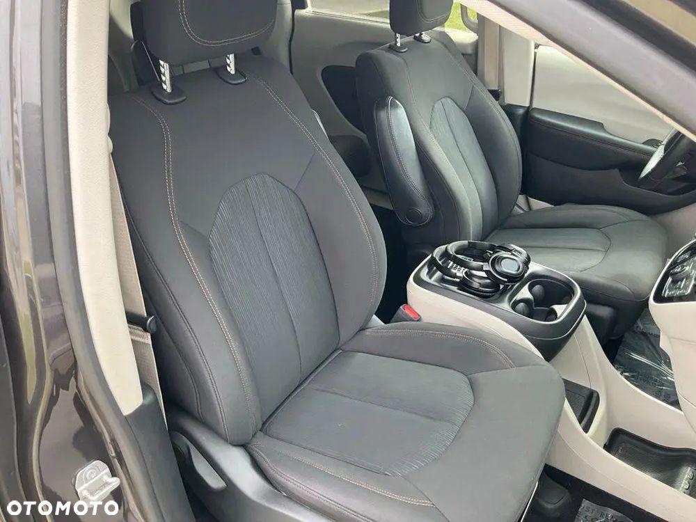 Chrysler Pacifica - 18