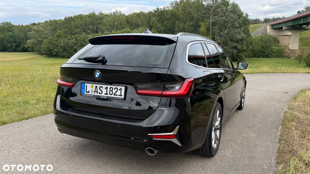 BMW Seria 3 318d Edition M Sport Shadow - 32