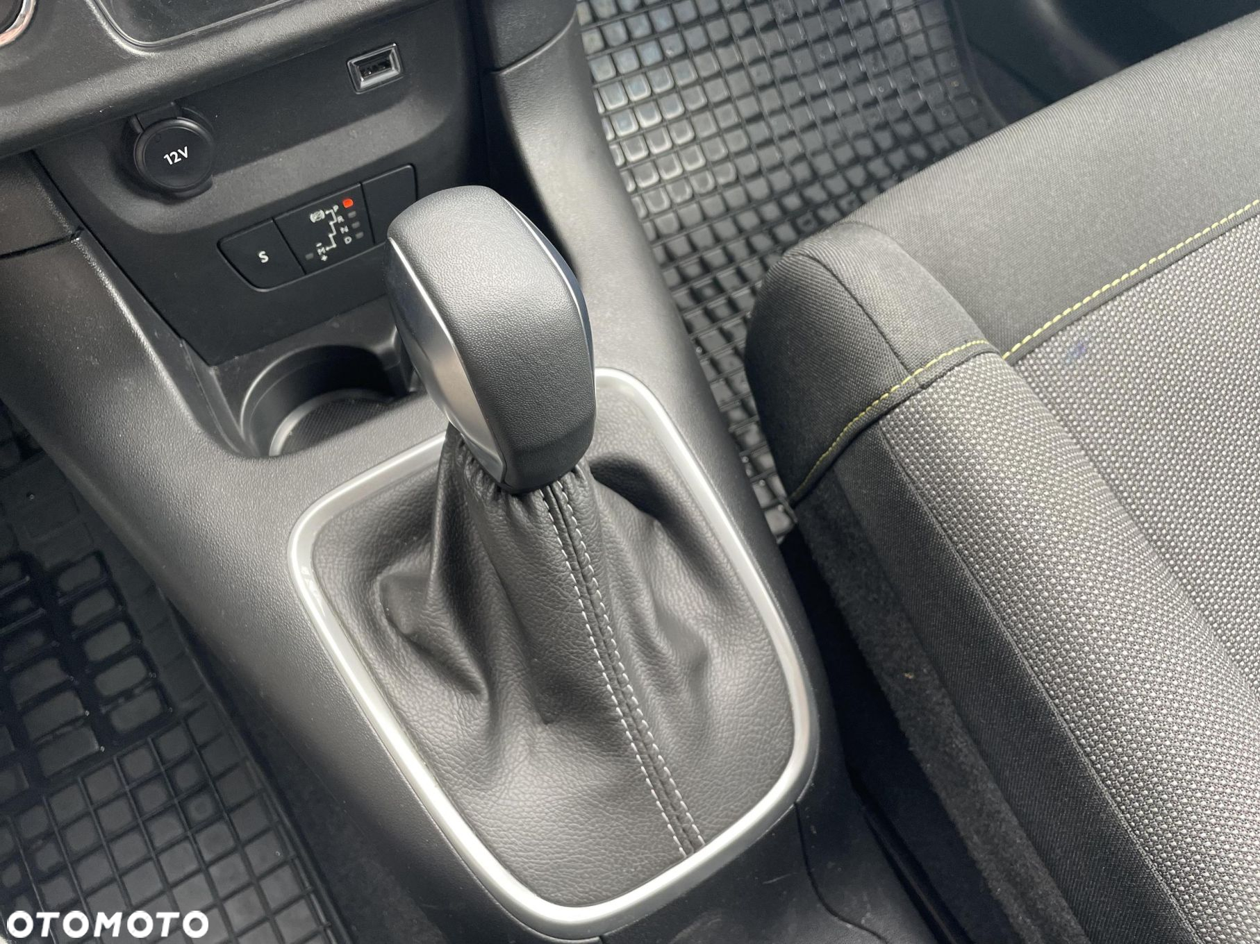 Citroën C3 1.2 PureTech Shine EAT6 - 15