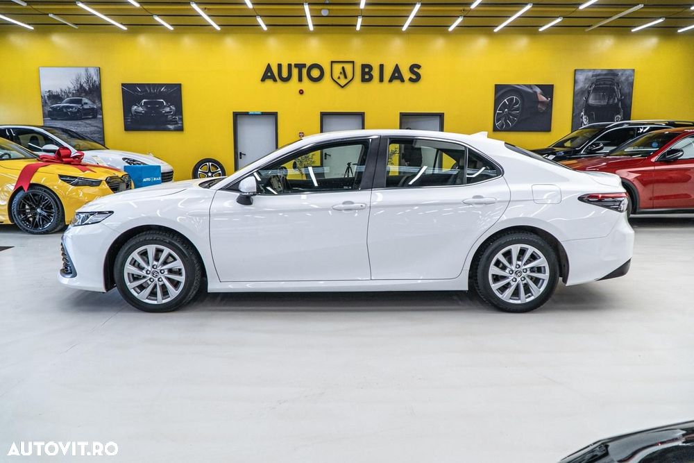 Toyota Camry Executive - 17