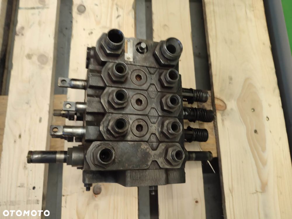 Rozdzielacz hydrauliczny JCB Fastrac 3185 (1525503681) - 9
