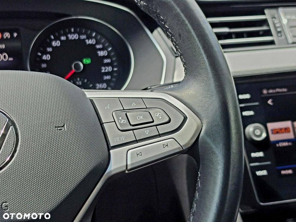 Volkswagen Passat - 11