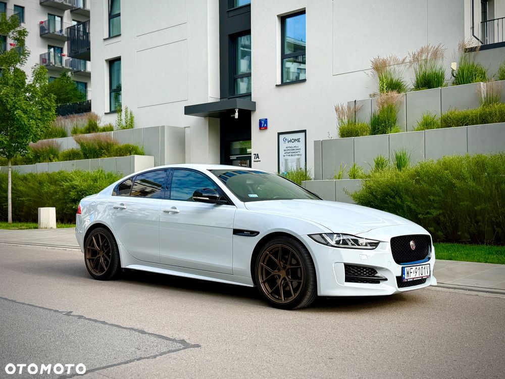 Jaguar XE 2.0 D R-Sport - 8