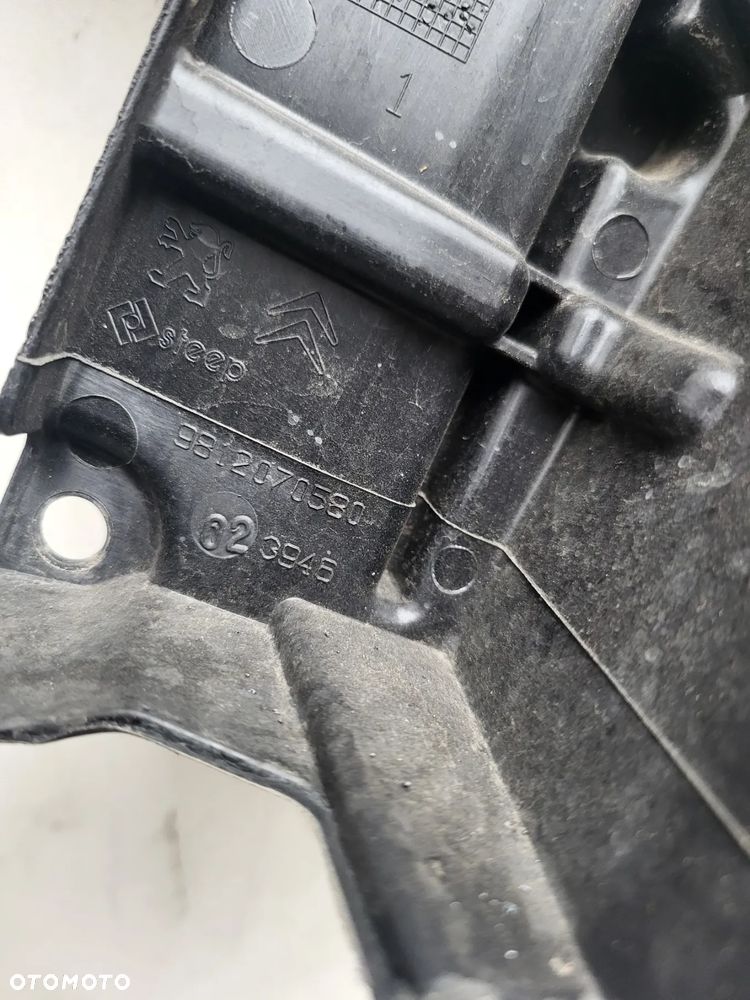 Płyta osłona nadkola prawa Peugeot 308 T9 1.5 D - 4