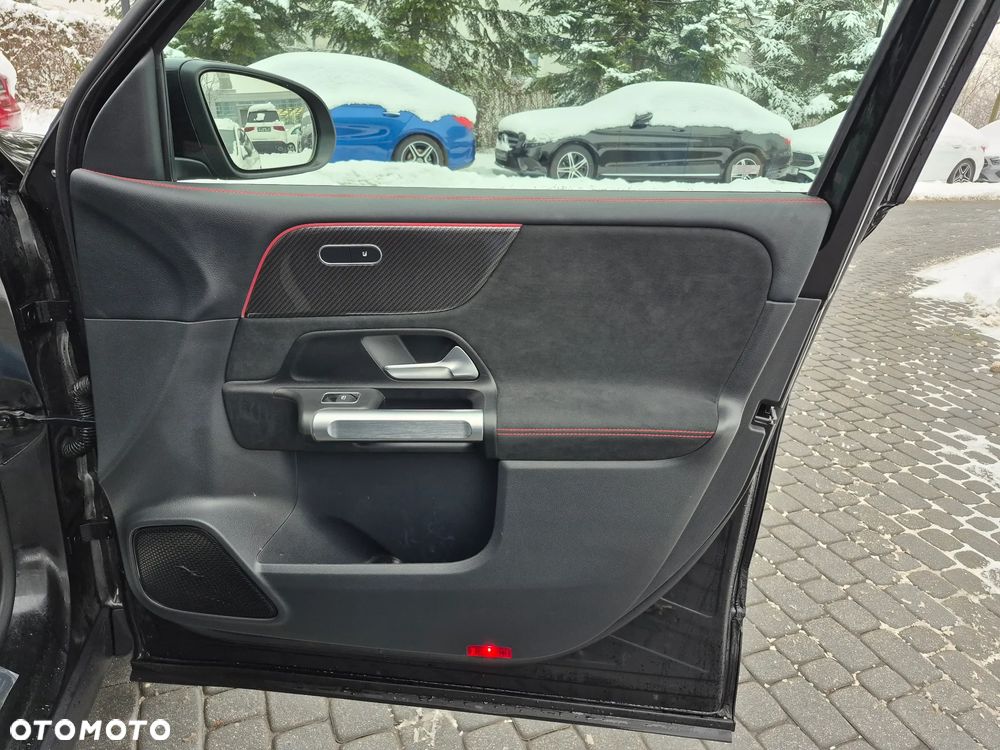 Mercedes-Benz GLB 200 AMG Line 7G-DCT - 32