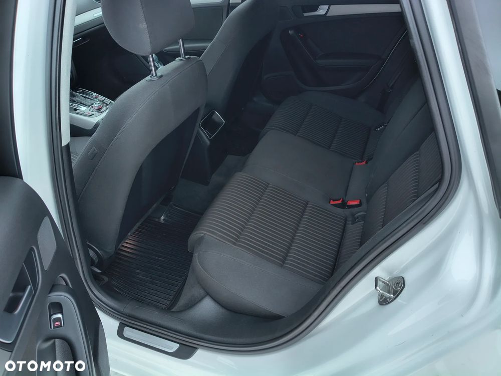 Audi A4 Avant 2.0 TDI DPF quattro S tronic Attraction - 6