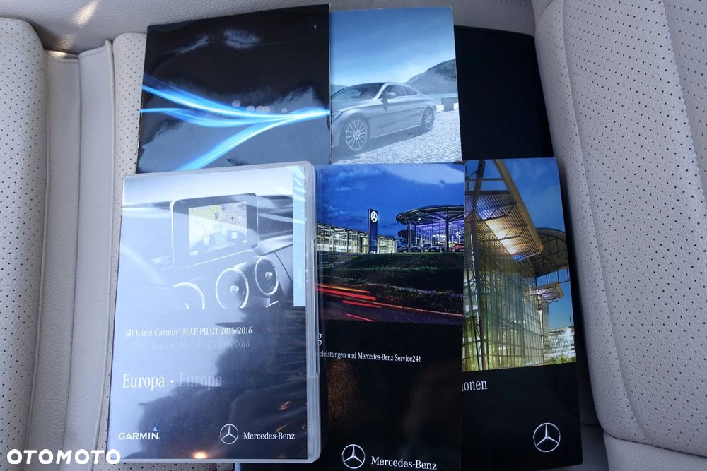 Mercedes-Benz Klasa C 200 4Matic 9G-TRONIC - 32