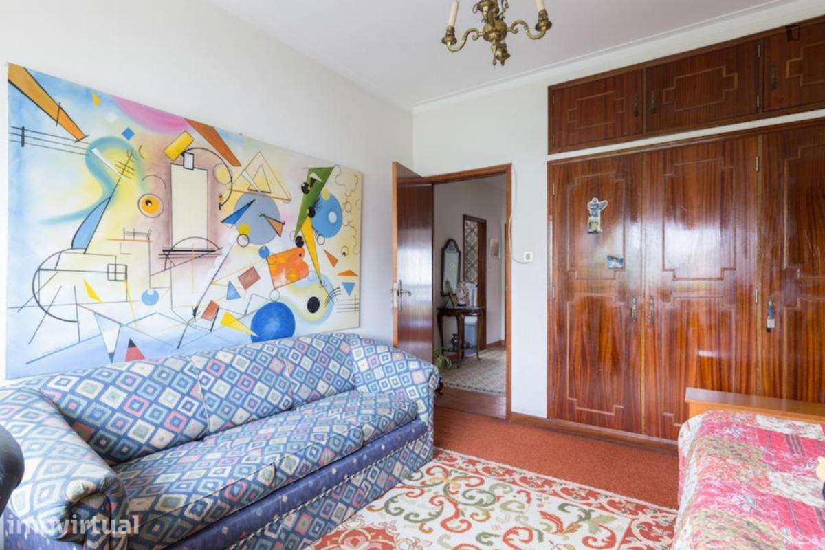 Quarto - localizado em Pedrouços Porto - Grande imagem: 3/9
