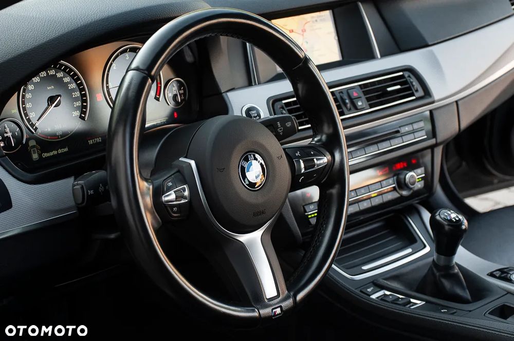 BMW Seria 5 520d Sport Line - 26