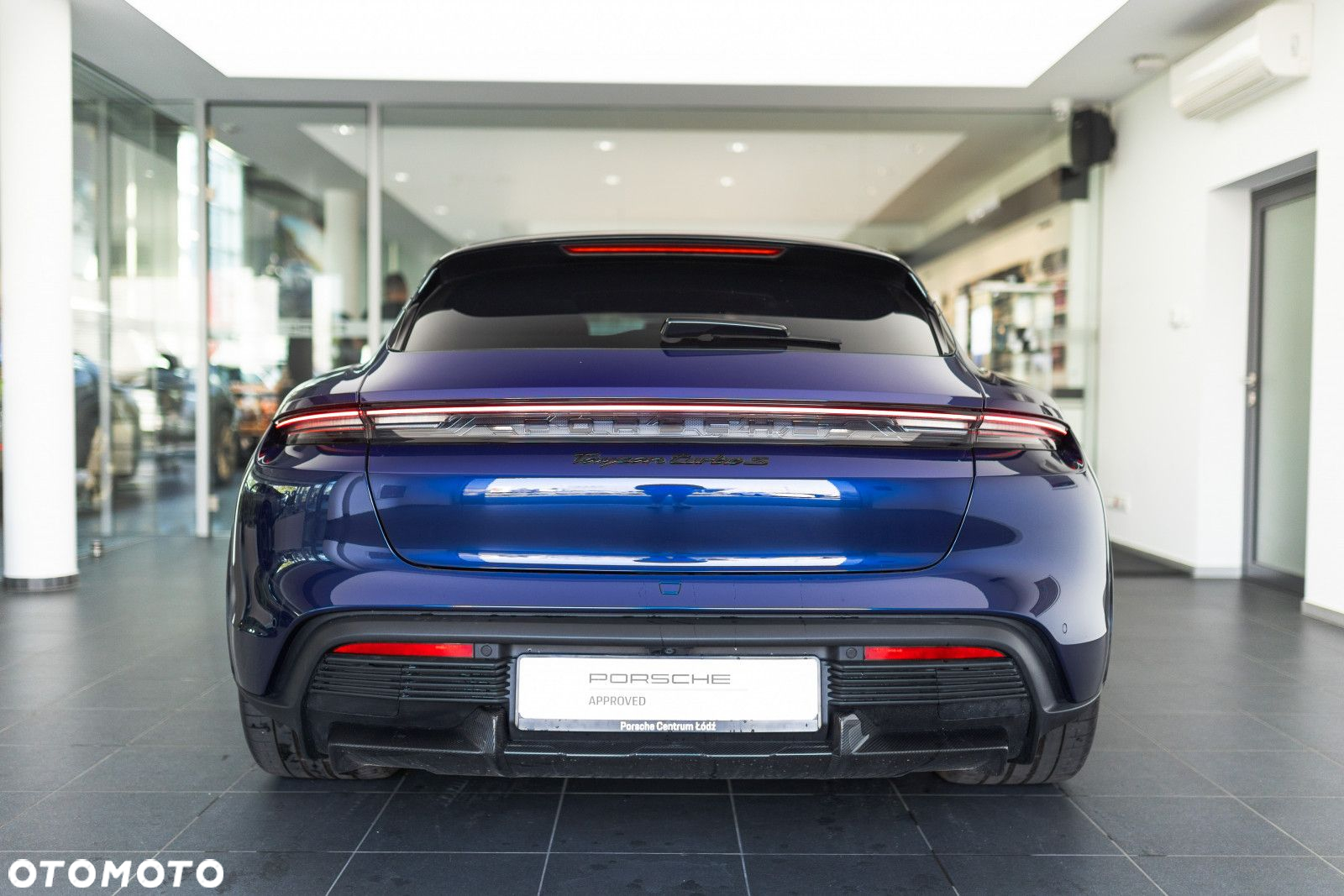 Porsche Taycan Turbo S Cross Turismo - 7
