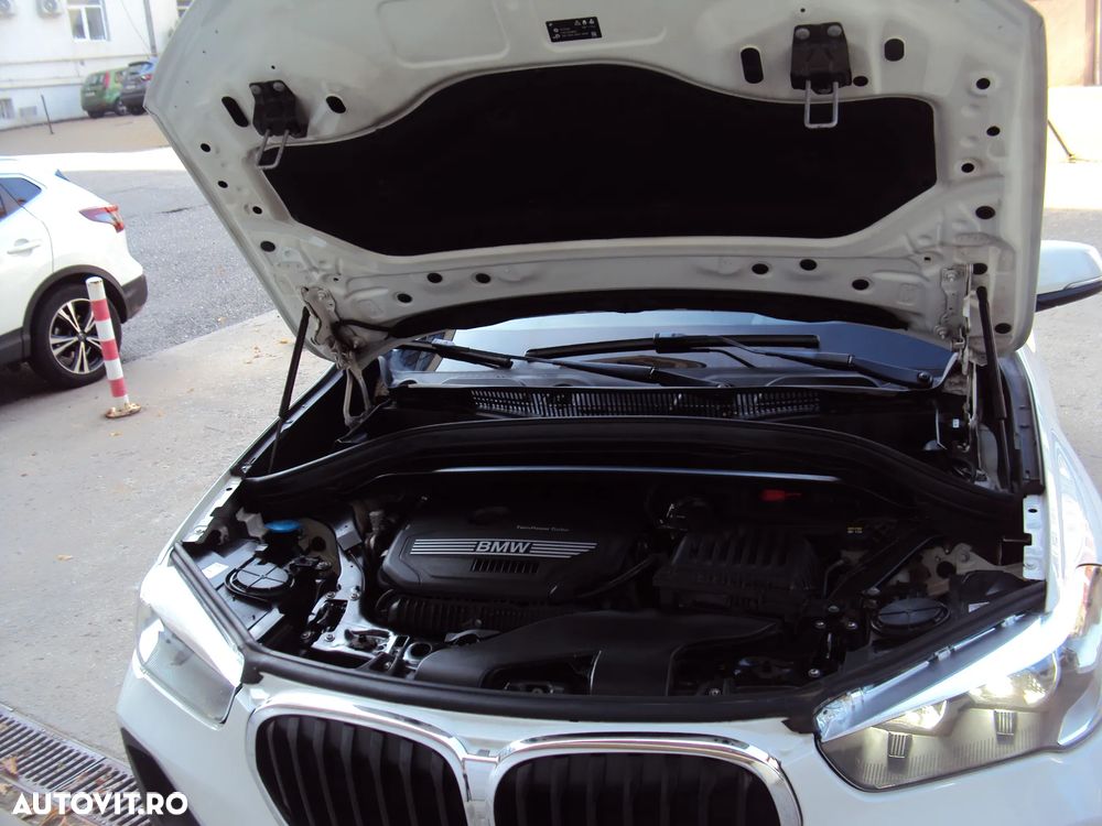 BMW X1 xDrive20i AT Standard - 16