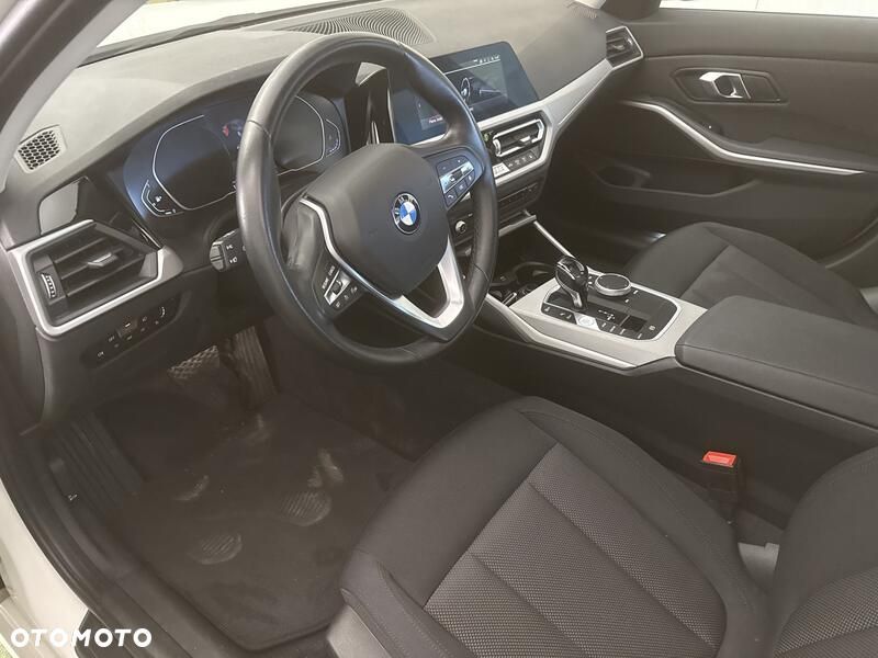 BMW Seria 3 318i - 11