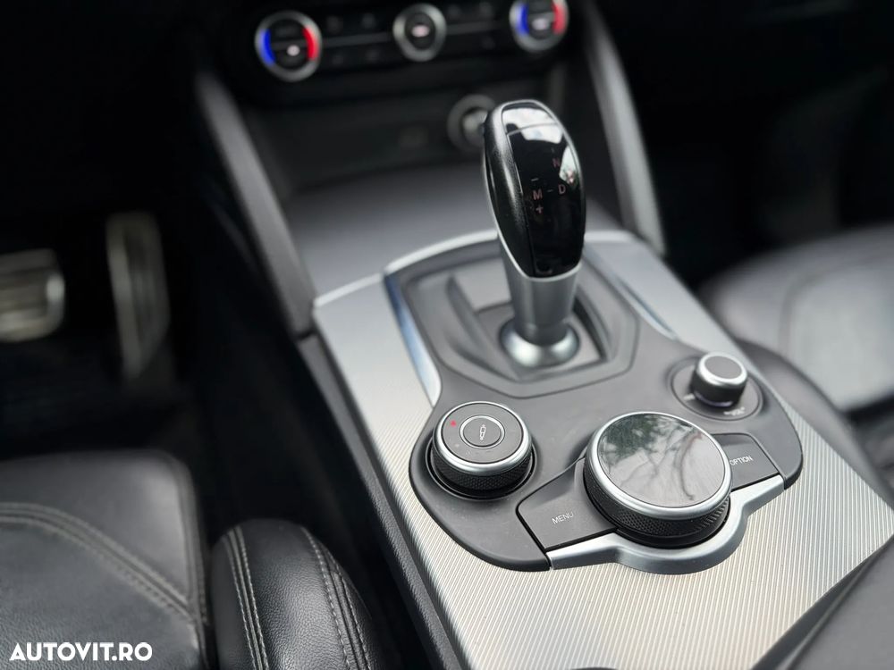Alfa Romeo Stelvio - 11