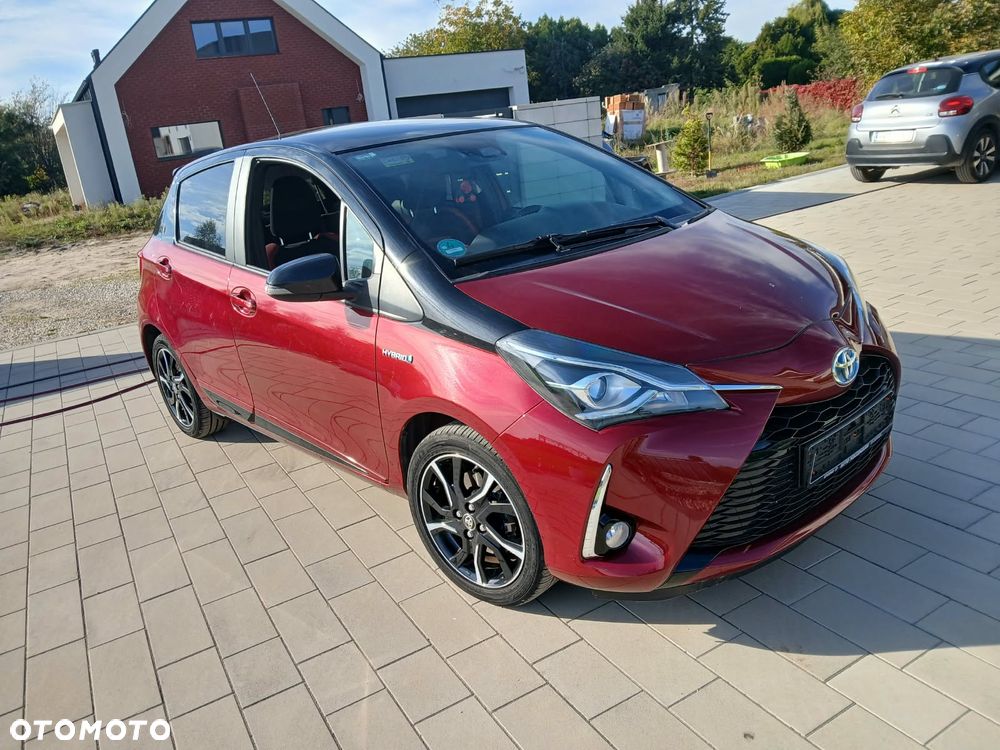 Toyota Yaris Hybrid 100 Selection - 16