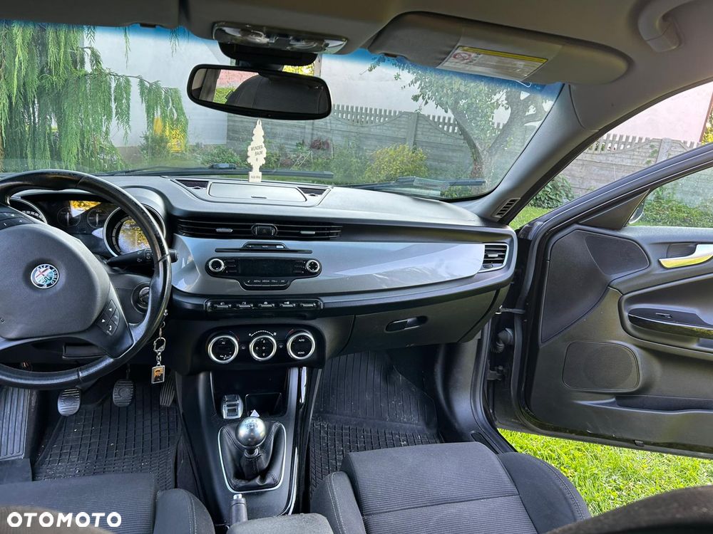 Alfa Romeo Giulietta 1.6 JTDM Veloce - 8