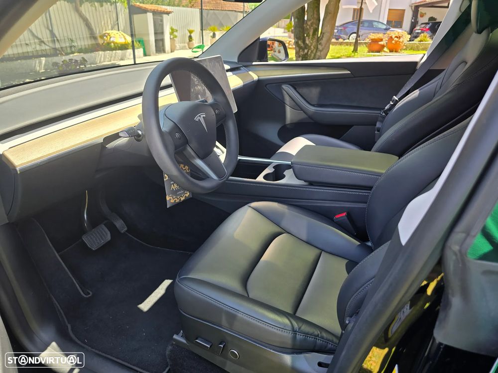 Tesla Model Y - 8