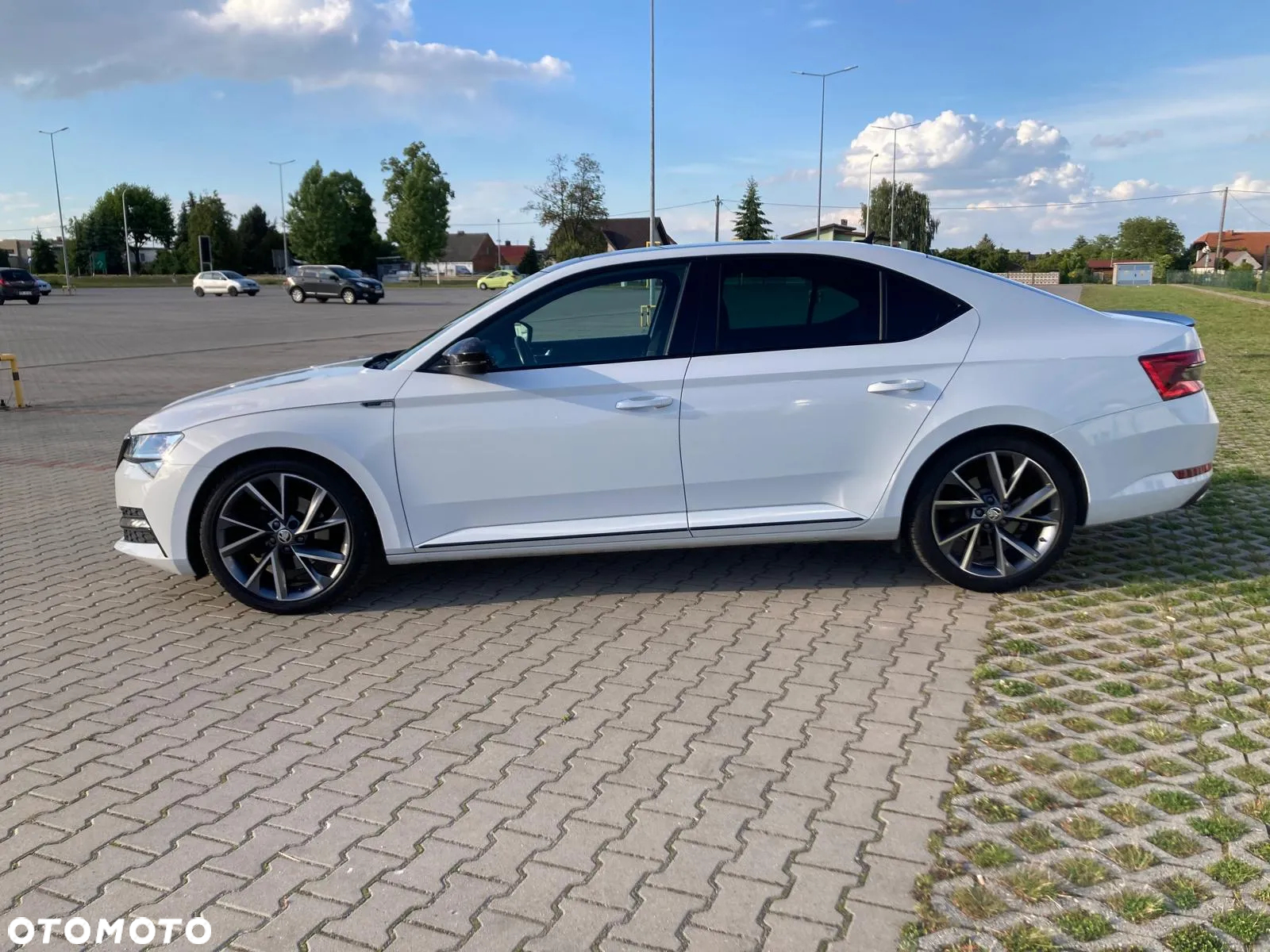Skoda Superb Combi 2.0 TDI DSG Sportline - 6