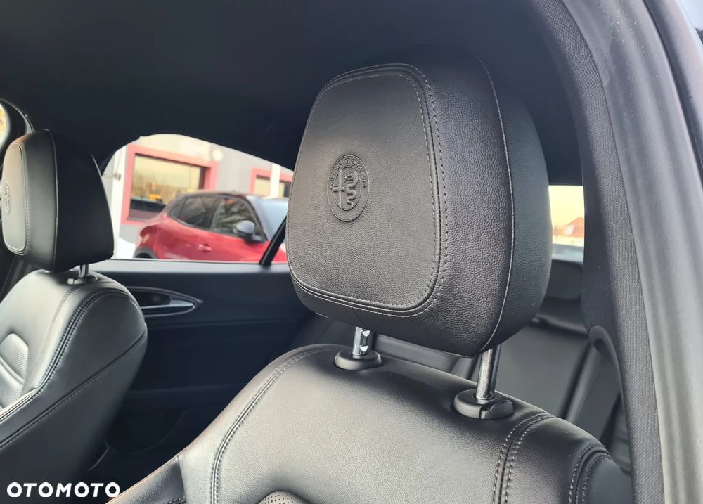 Alfa Romeo Giulia 2.0 Turbo Veloce Q4 - 12