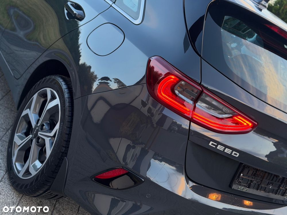 Kia Ceed - 11