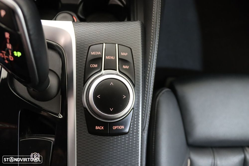 BMW 520 d Pack Desportivo M Auto - 11