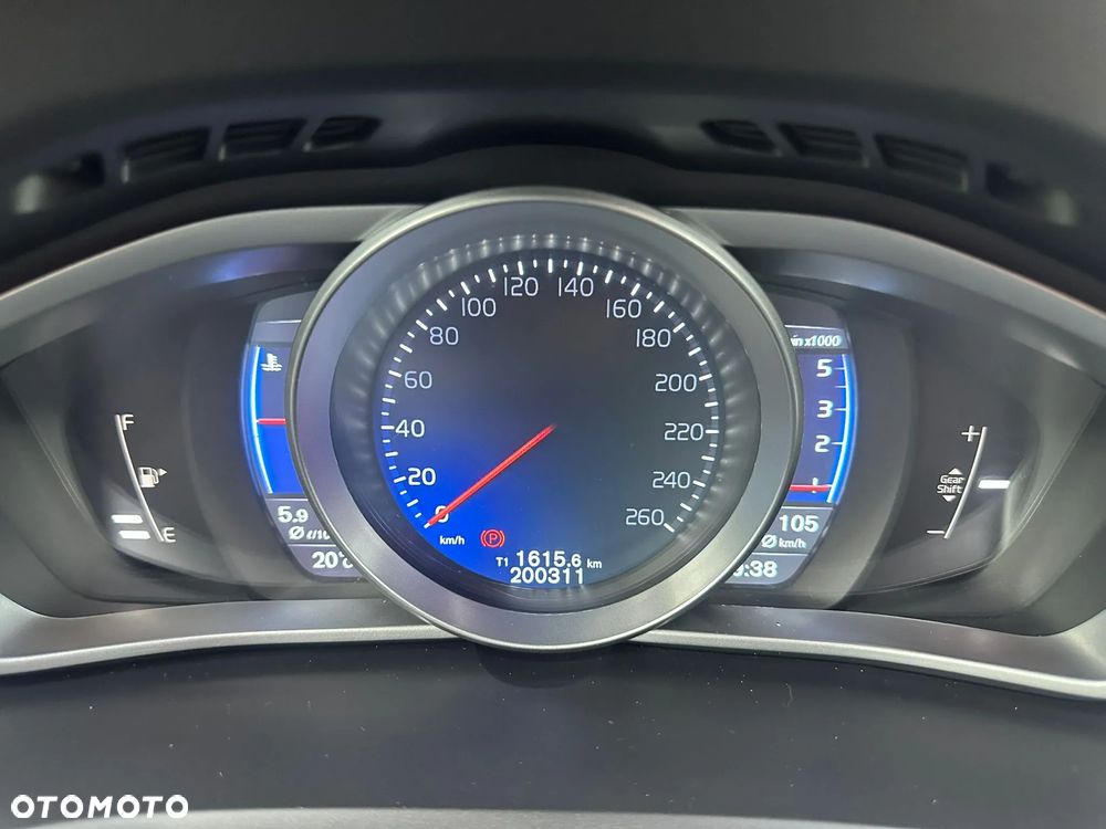 Volvo V40 D2 Drive-E R-Design Momentum - 10