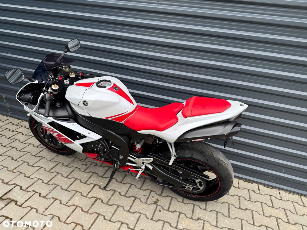 Yamaha R1 - 6