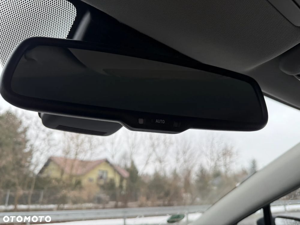 Toyota Avensis Touring Sports 1.8 Executive - 24