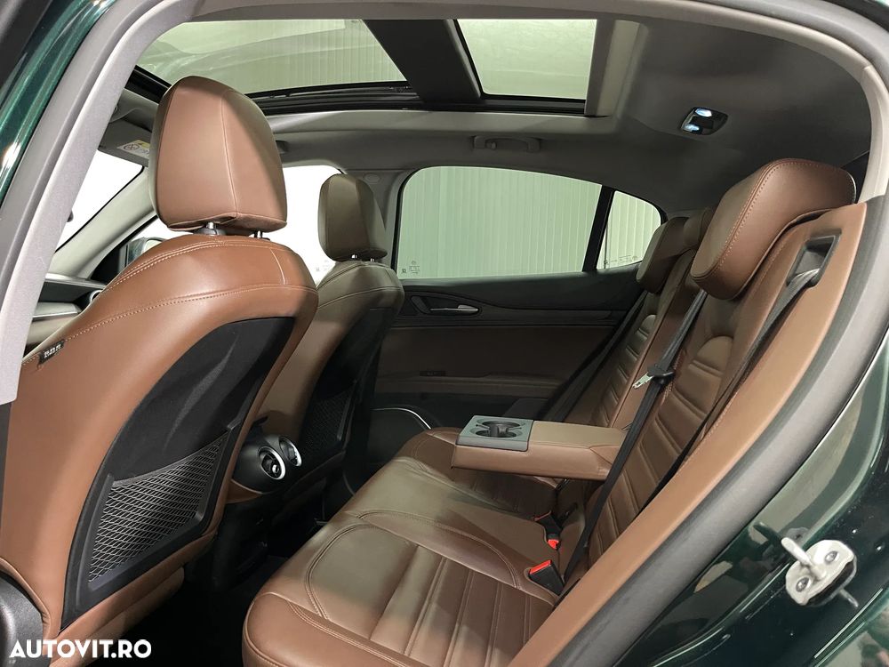 Alfa Romeo Stelvio 2.0 Turbo AWD AT8 Veloce - 13