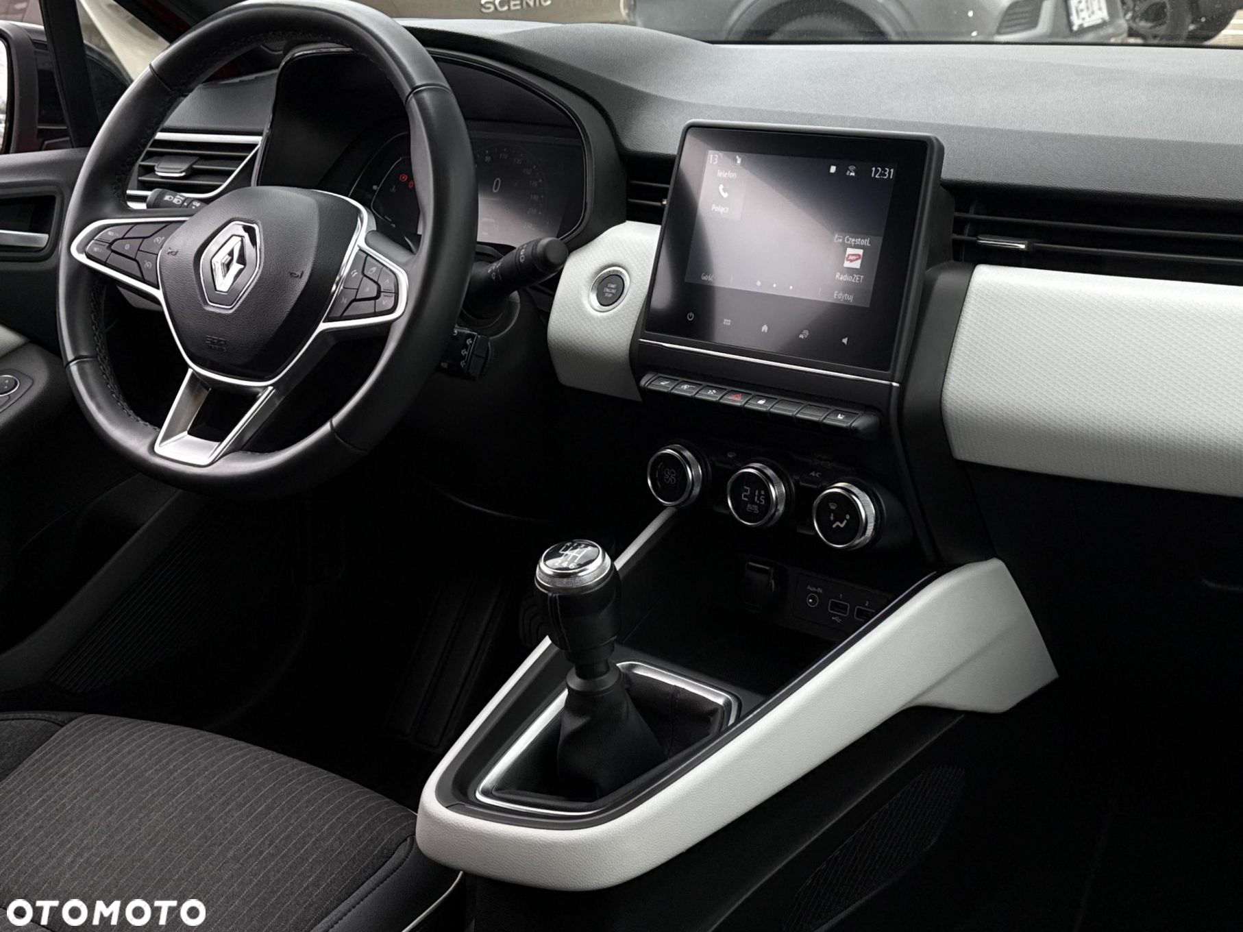 Renault Clio - 10